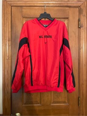 Nike TEAM‎ NC State Red and Black Pullover V-Neck Windbreaker, Size Medium